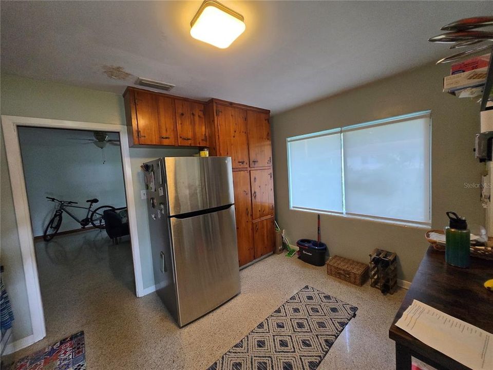 For Rent: $1,300 (2 beds, 1 baths, 1650 Square Feet)