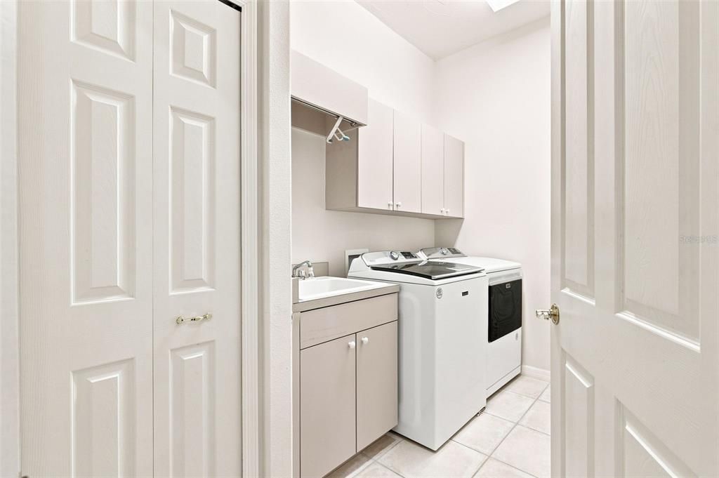 For Sale: $1,399,000 (3 beds, 3 baths, 2695 Square Feet)