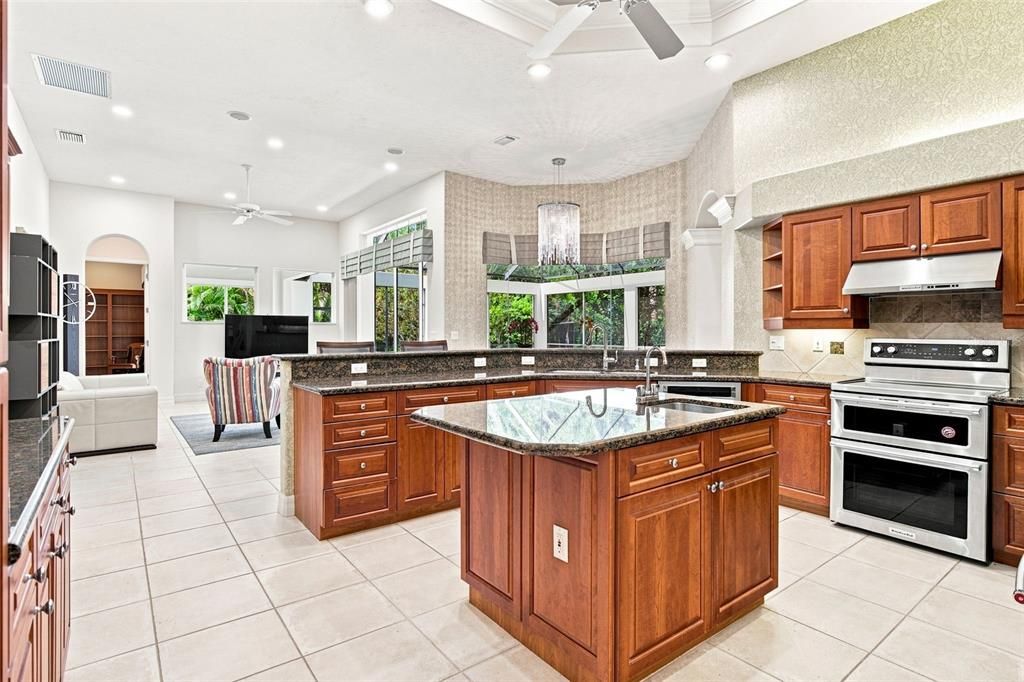 For Sale: $1,399,000 (3 beds, 3 baths, 2695 Square Feet)