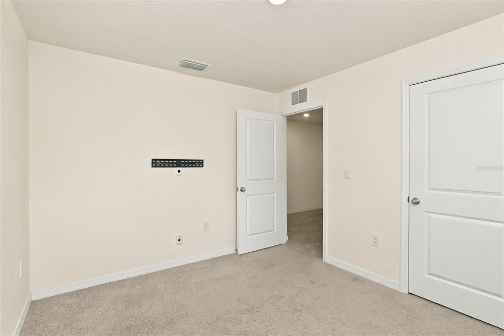 For Rent: $2,095 (3 beds, 2 baths, 1419 Square Feet)