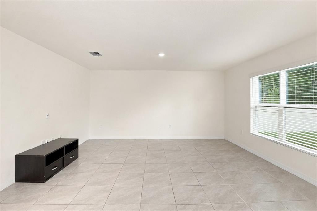 For Rent: $2,095 (3 beds, 2 baths, 1419 Square Feet)