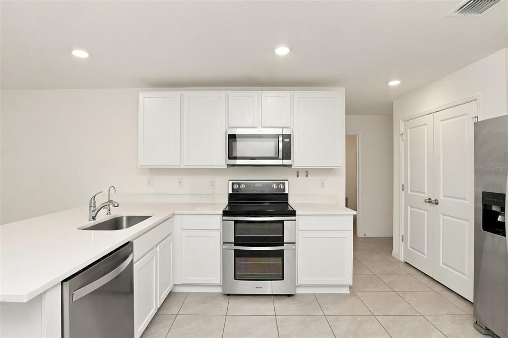 For Rent: $2,095 (3 beds, 2 baths, 1419 Square Feet)