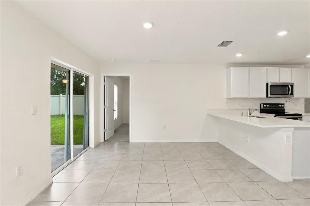 For Rent: $2,095 (3 beds, 2 baths, 1419 Square Feet)