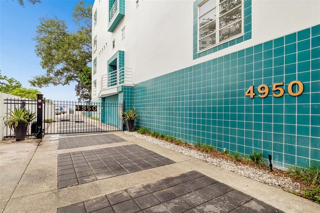For Rent: $3,200 (2 beds, 2 baths, 1296 Square Feet)