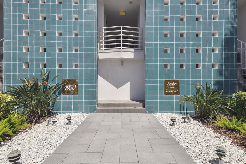 For Rent: $3,200 (2 beds, 2 baths, 1296 Square Feet)