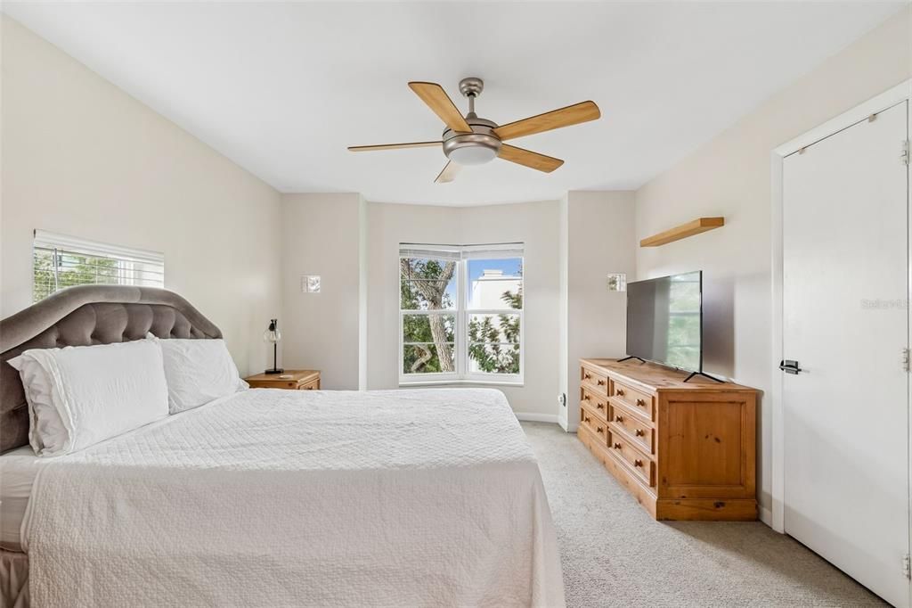 For Rent: $3,200 (2 beds, 2 baths, 1296 Square Feet)