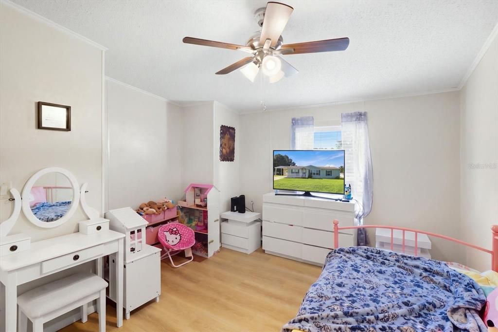 For Sale: $165,000 (3 beds, 2 baths, 1296 Square Feet)