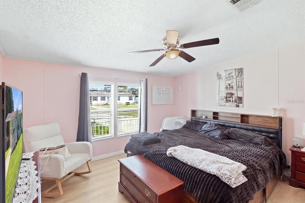 For Sale: $165,000 (3 beds, 2 baths, 1296 Square Feet)