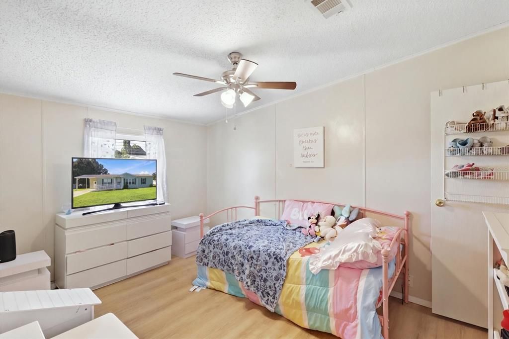 For Sale: $165,000 (3 beds, 2 baths, 1296 Square Feet)