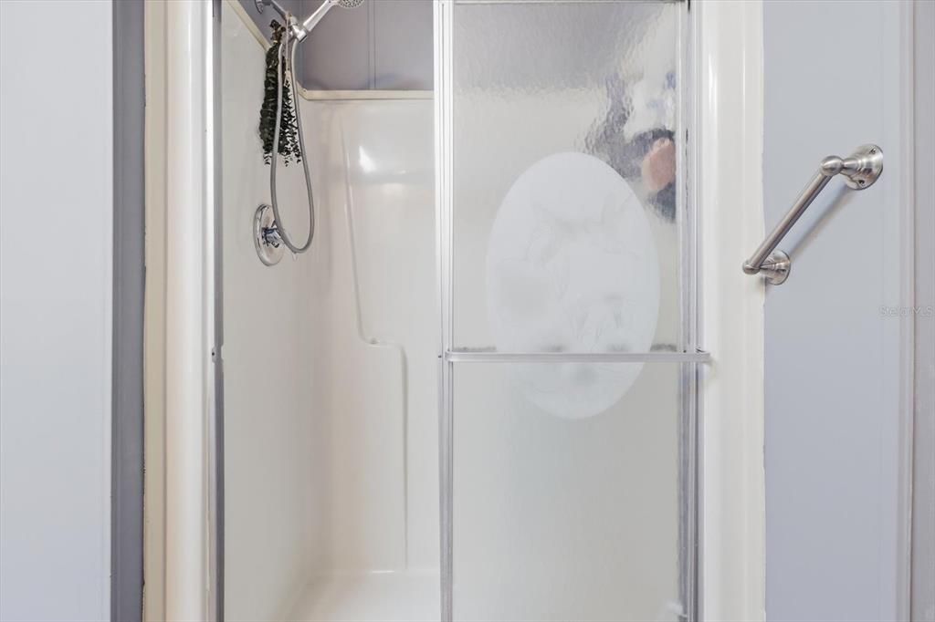 For Sale: $165,000 (3 beds, 2 baths, 1296 Square Feet)