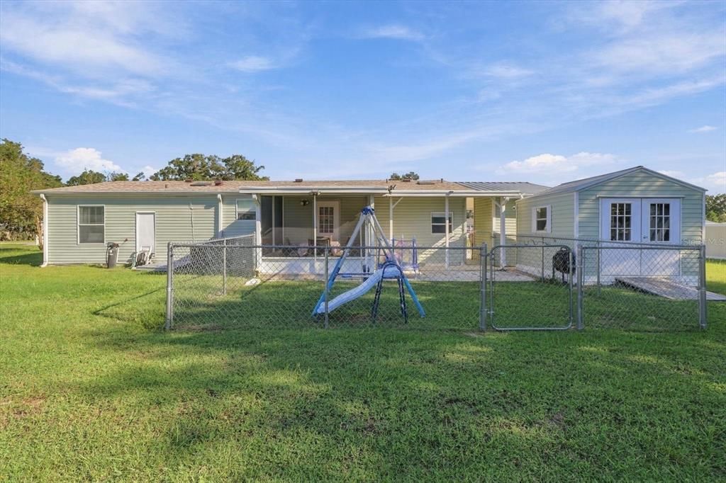 For Sale: $165,000 (3 beds, 2 baths, 1296 Square Feet)