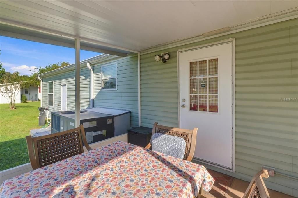 For Sale: $165,000 (3 beds, 2 baths, 1296 Square Feet)