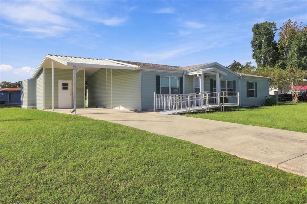 For Sale: $165,000 (3 beds, 2 baths, 1296 Square Feet)