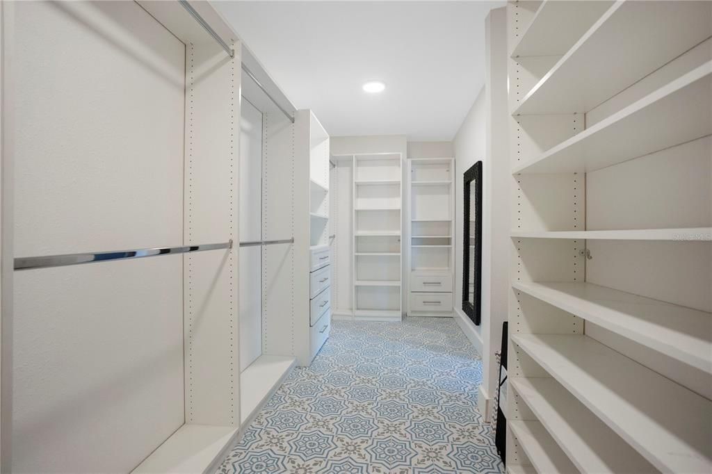 En Venta: $799,999 (4 camas, 3 baños, 2310 Pies cuadrados)