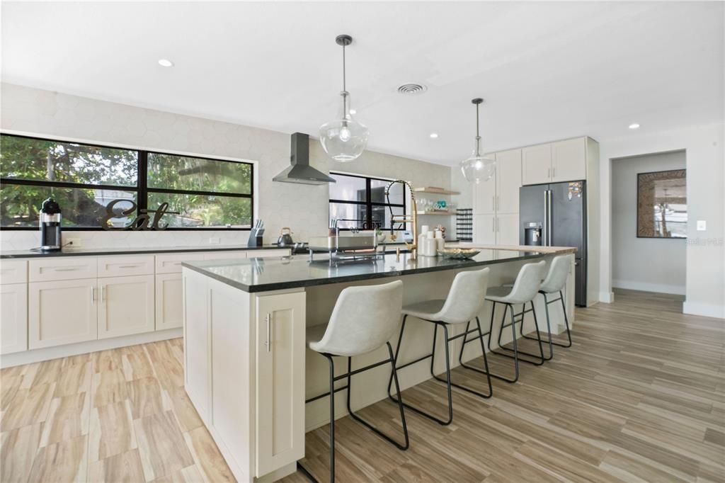En Venta: $799,999 (4 camas, 3 baños, 2310 Pies cuadrados)