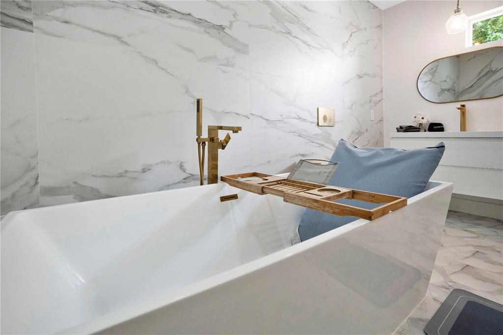 En Venta: $799,999 (4 camas, 3 baños, 2310 Pies cuadrados)