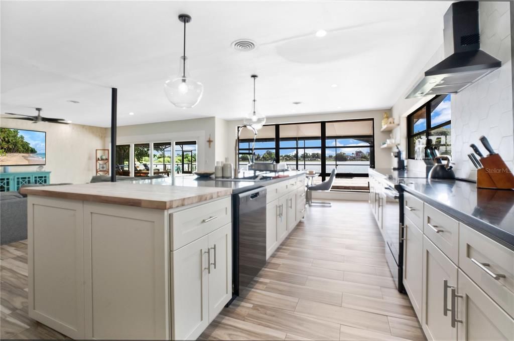En Venta: $799,999 (4 camas, 3 baños, 2310 Pies cuadrados)