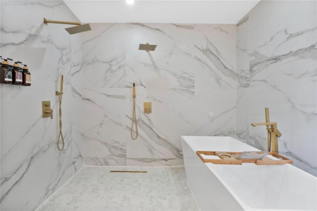 En Venta: $799,999 (4 camas, 3 baños, 2310 Pies cuadrados)