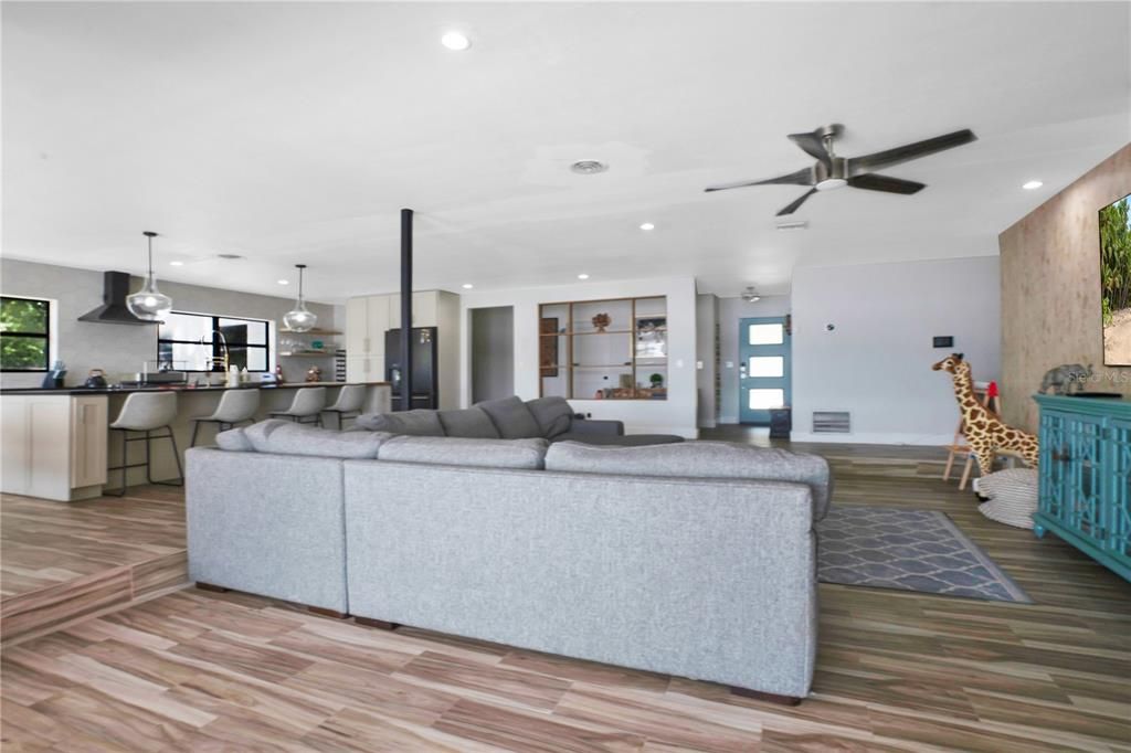 En Venta: $799,999 (4 camas, 3 baños, 2310 Pies cuadrados)