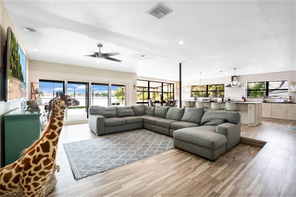 En Venta: $799,999 (4 camas, 3 baños, 2310 Pies cuadrados)