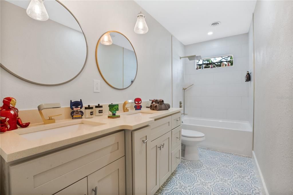 En Venta: $799,999 (4 camas, 3 baños, 2310 Pies cuadrados)