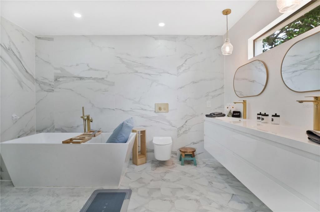 En Venta: $799,999 (4 camas, 3 baños, 2310 Pies cuadrados)