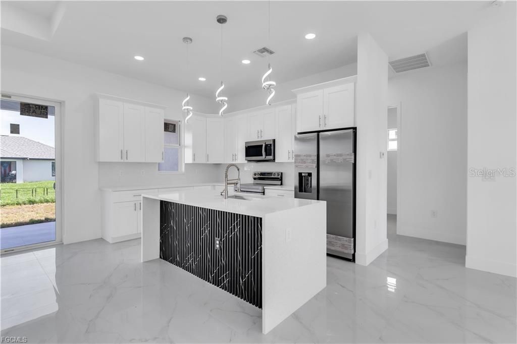 For Rent: $2,200 (3 beds, 2 baths, 1478 Square Feet)