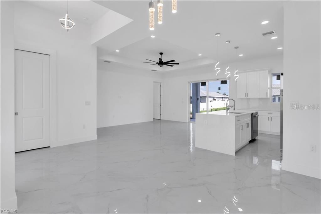 For Rent: $2,200 (3 beds, 2 baths, 1478 Square Feet)