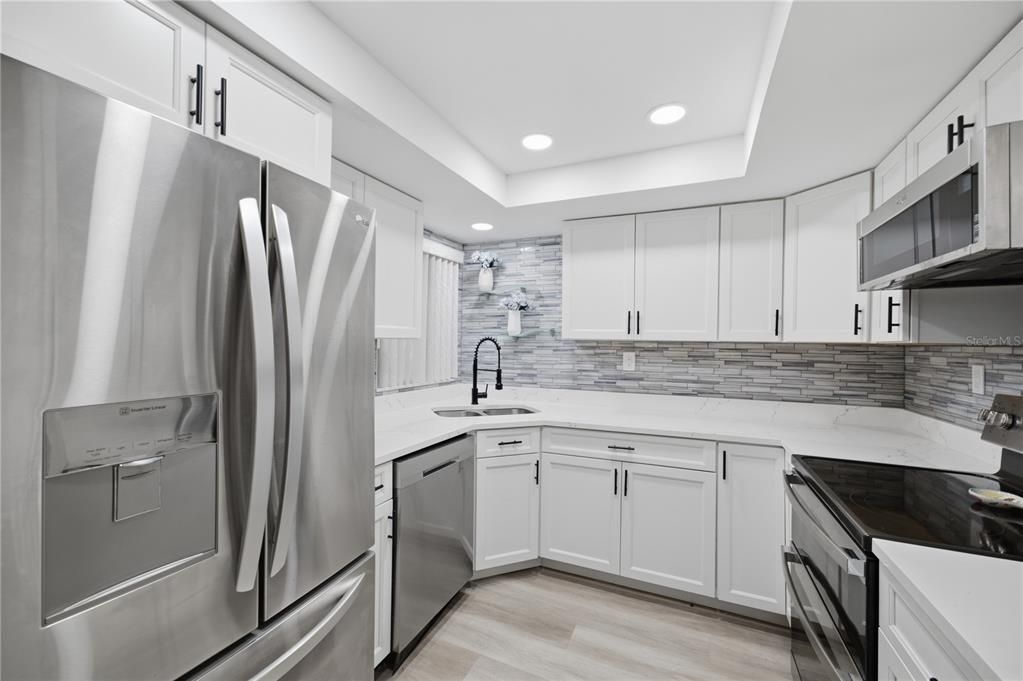 For Sale: $324,900 (2 beds, 2 baths, 1200 Square Feet)