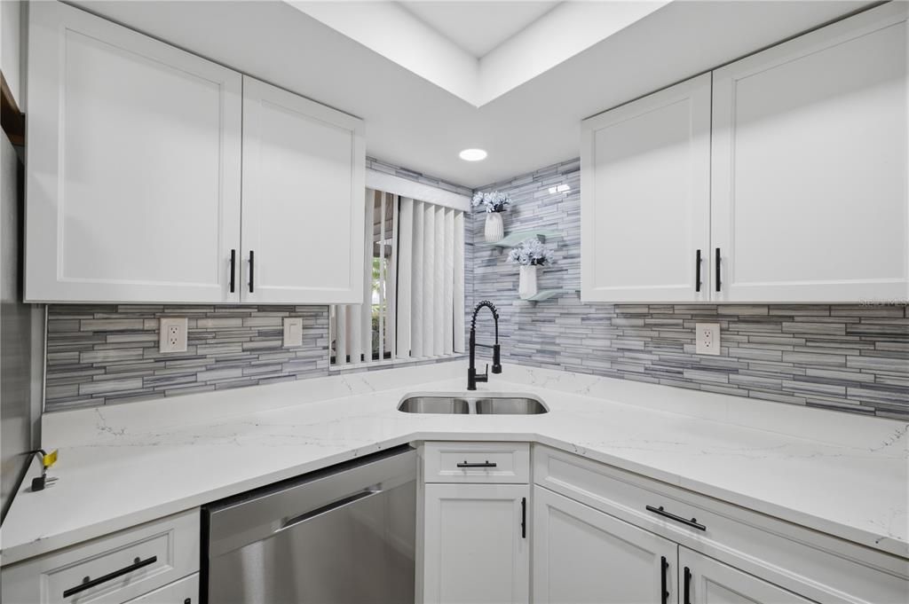 For Sale: $324,900 (2 beds, 2 baths, 1200 Square Feet)