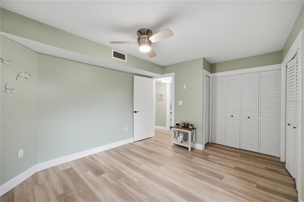 For Sale: $324,900 (2 beds, 2 baths, 1200 Square Feet)