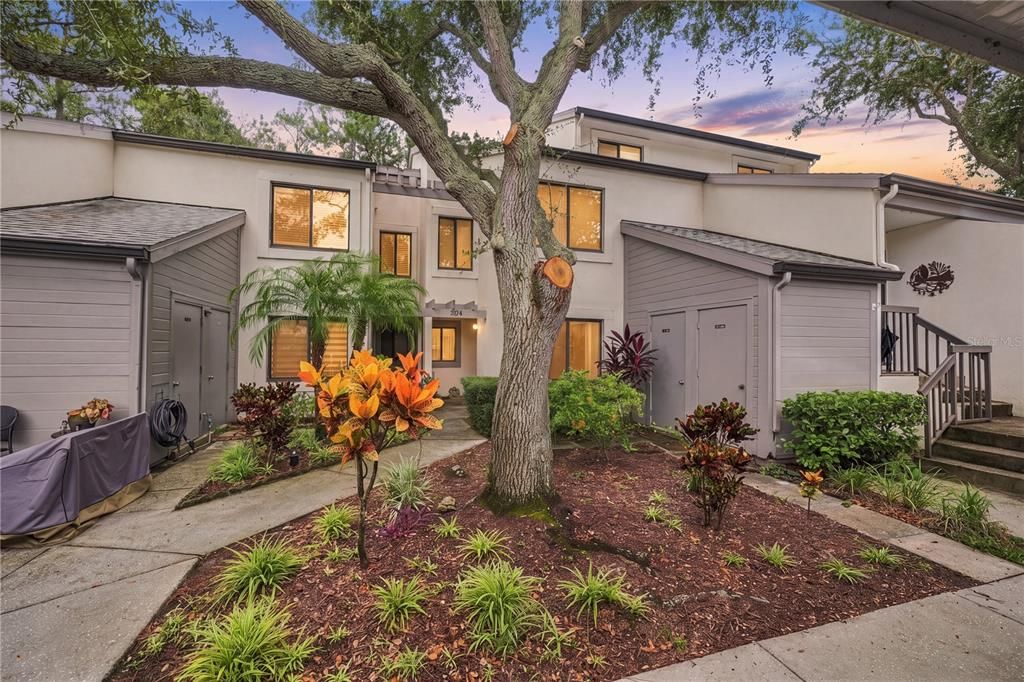 For Sale: $324,900 (2 beds, 2 baths, 1200 Square Feet)