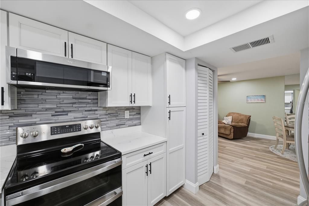 For Sale: $324,900 (2 beds, 2 baths, 1200 Square Feet)