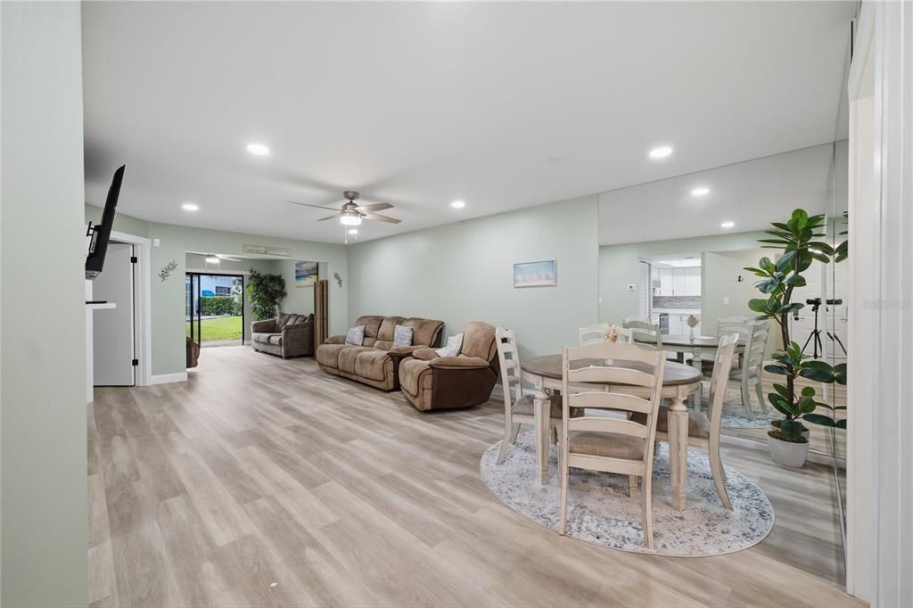 For Sale: $324,900 (2 beds, 2 baths, 1200 Square Feet)