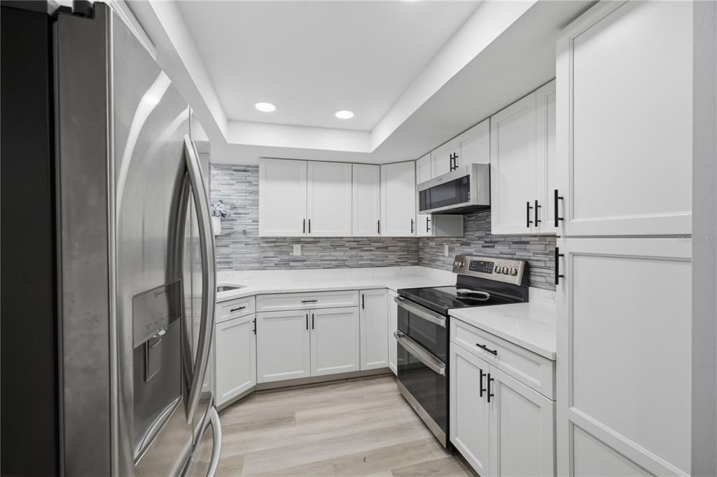 For Sale: $324,900 (2 beds, 2 baths, 1200 Square Feet)