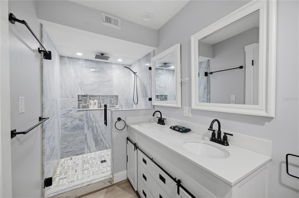For Sale: $324,900 (2 beds, 2 baths, 1200 Square Feet)