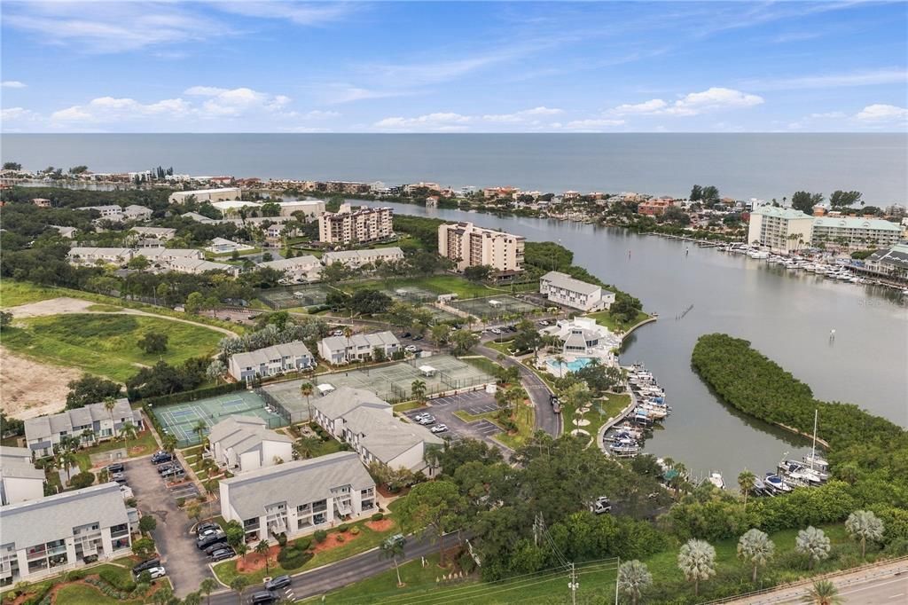 For Sale: $324,900 (2 beds, 2 baths, 1200 Square Feet)
