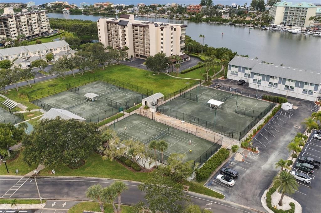 For Sale: $324,900 (2 beds, 2 baths, 1200 Square Feet)