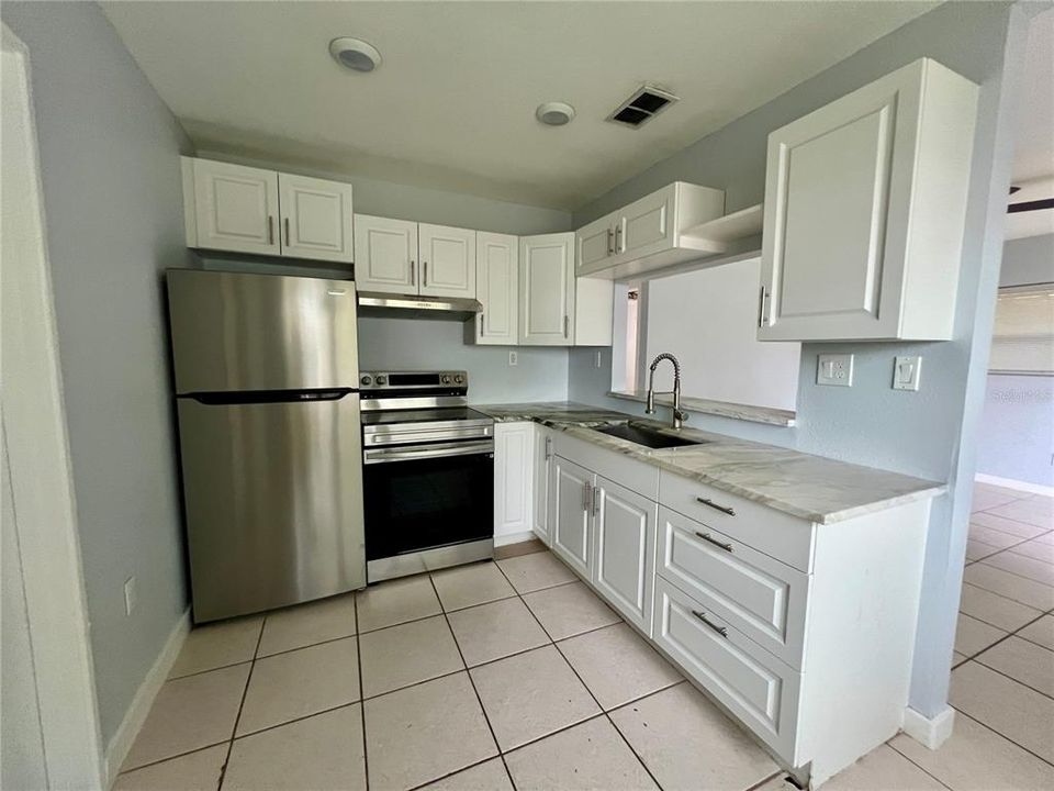 For Rent: $1,400 (3 beds, 1 baths, 828 Square Feet)