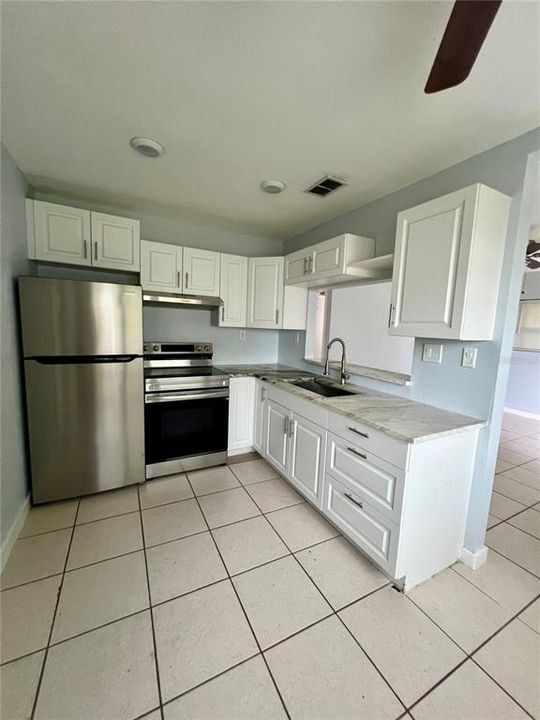 For Rent: $1,400 (3 beds, 1 baths, 828 Square Feet)
