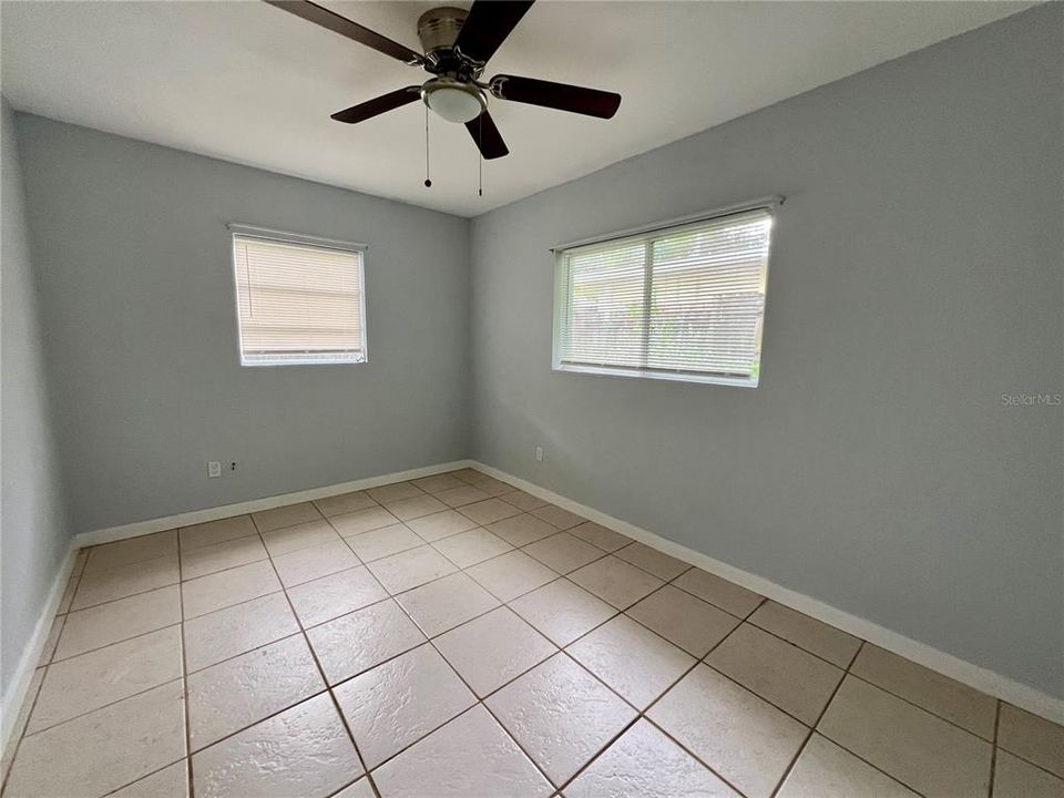 For Rent: $1,400 (3 beds, 1 baths, 828 Square Feet)