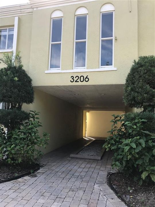 В аренду: $1,600 (2 спален, 1 ванн, 819 Квадратных фут)