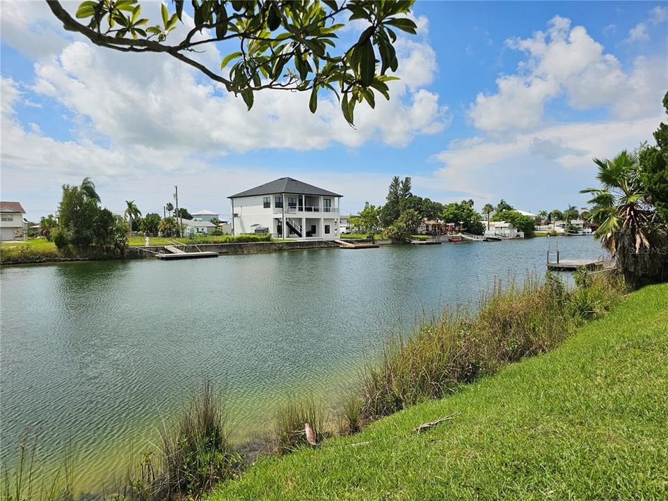 For Sale: $355,000 (2 beds, 2 baths, 1344 Square Feet)