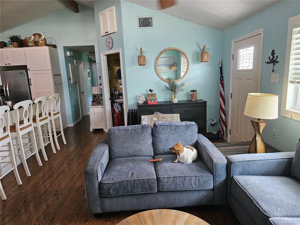 For Sale: $355,000 (2 beds, 2 baths, 1344 Square Feet)