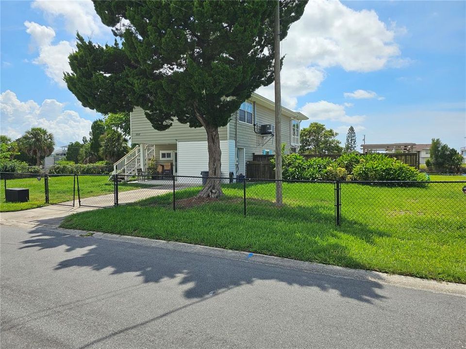 For Sale: $355,000 (2 beds, 2 baths, 1344 Square Feet)