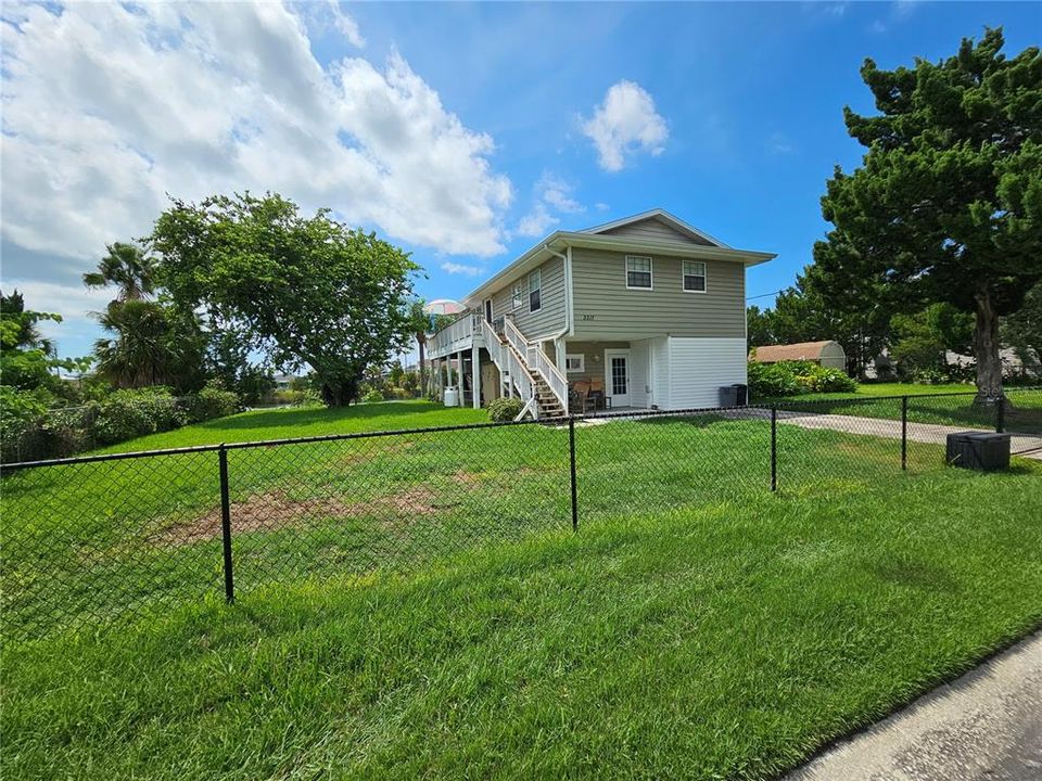 For Sale: $355,000 (2 beds, 2 baths, 1344 Square Feet)