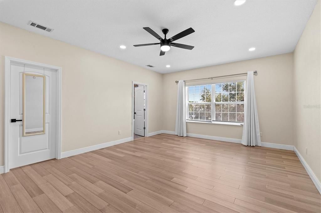 For Rent: $3,500 (3 beds, 2 baths, 2013 Square Feet)
