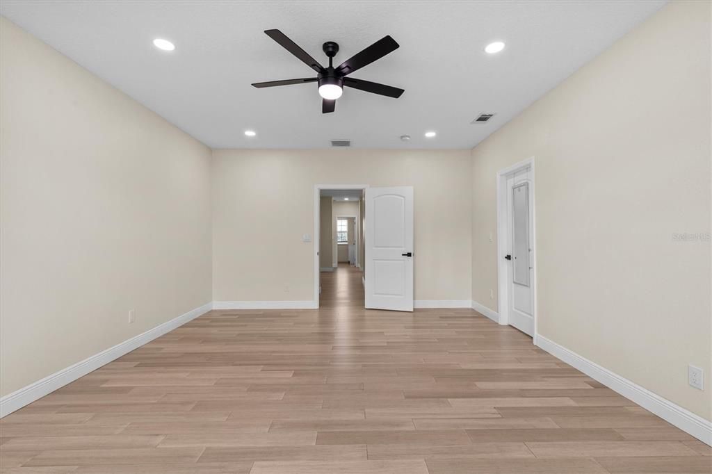 For Rent: $3,500 (3 beds, 2 baths, 2013 Square Feet)