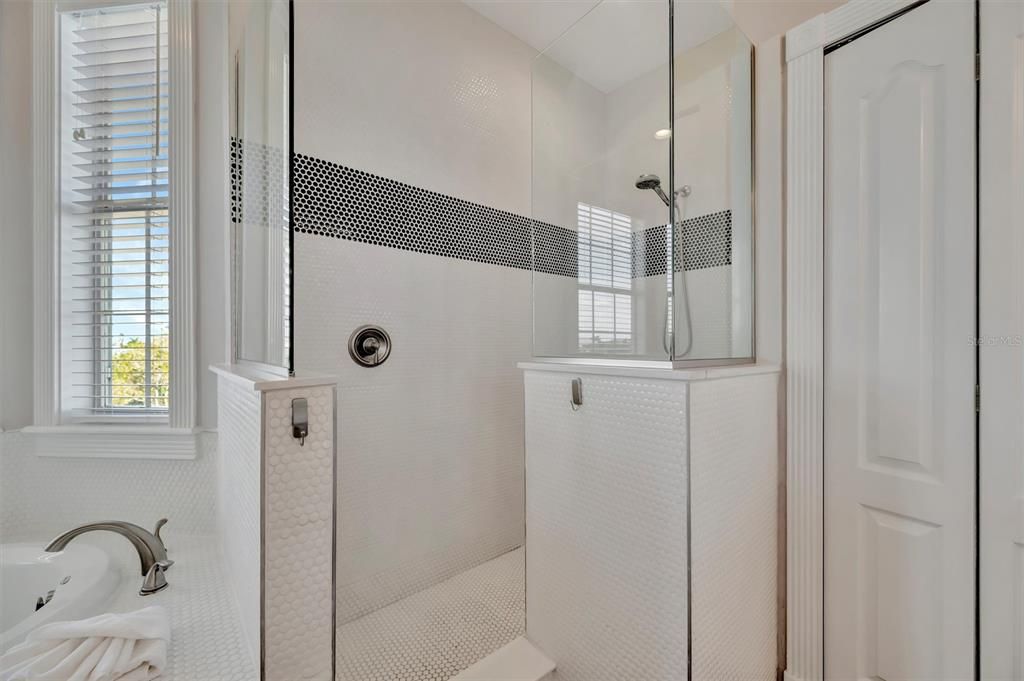 : $2,349,000 (4 camas, 3 baños, 2524 Pies cuadrados)