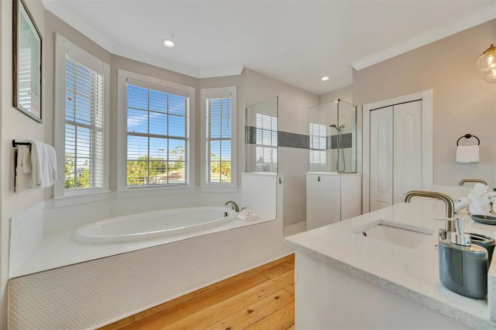 : $2,349,000 (4 camas, 3 baños, 2524 Pies cuadrados)